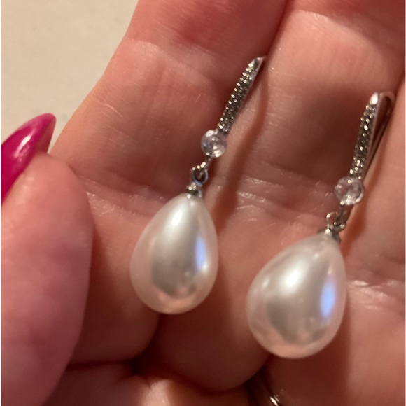 Lustrous Pear Drop Pearl Earrings on Silver Hooks with Single Crystal Bridal - Picture 3 of 12